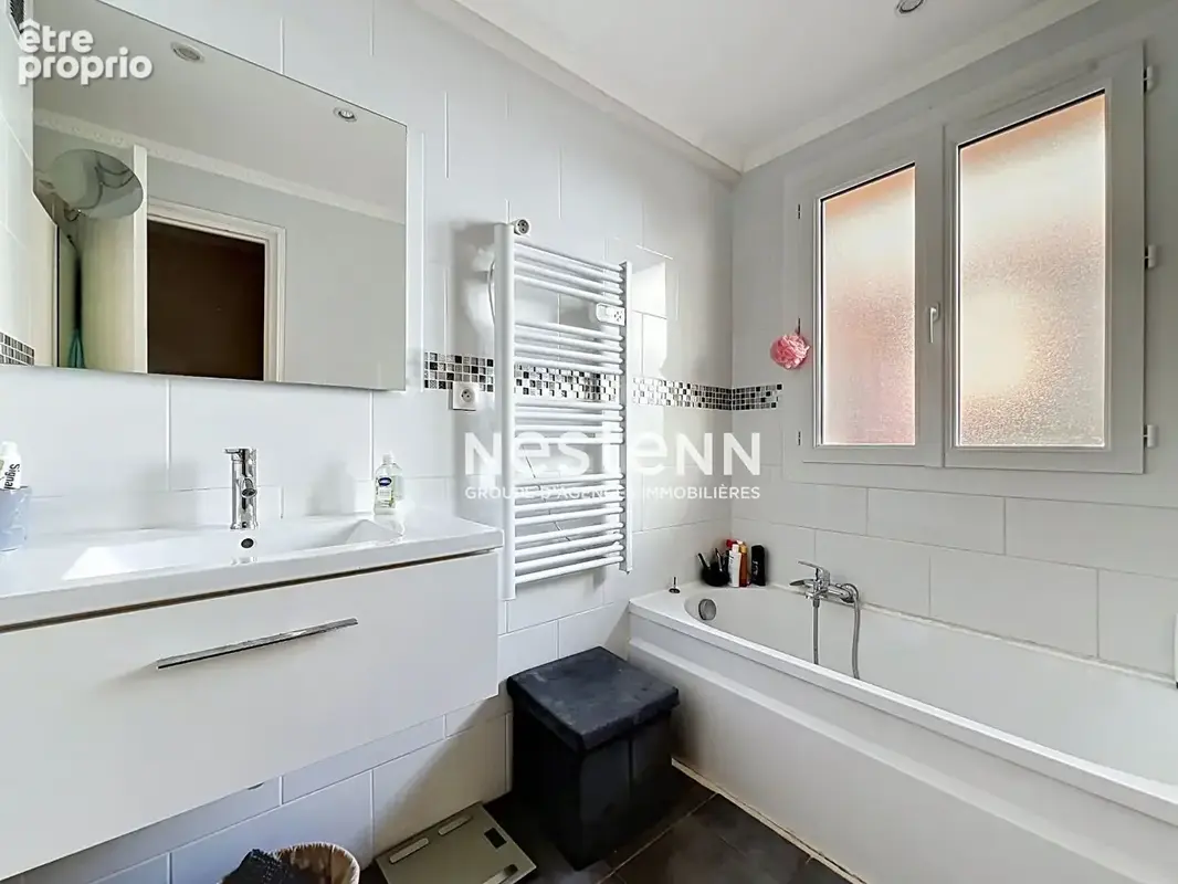 Golfe Juan - 2P - 48 m2 - Proche mer - Cave - Meublé - Traversant - photo 4
