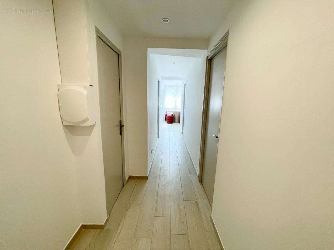 Toulon - Appartement T3 de 55.40 m2 entièrement rénové - photo 5