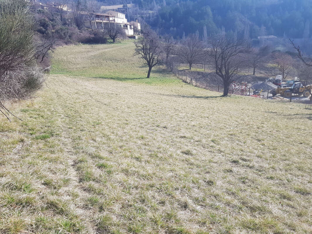 Terrain à CORNILLON-SUR-L'OULE
