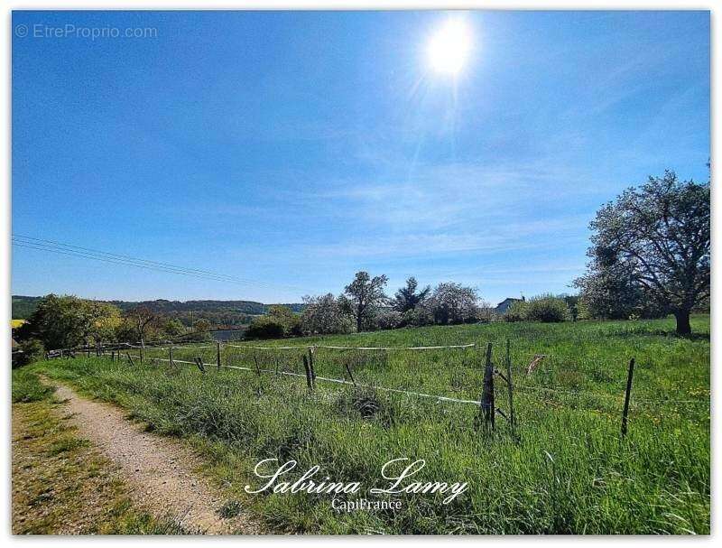 Terrain à SUIZY-LE-FRANC