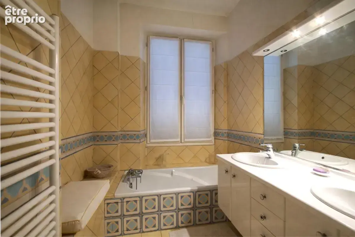 Vence, à 2 minutes à pied du centre, somptueuse villa de 321 m² - photo 14
