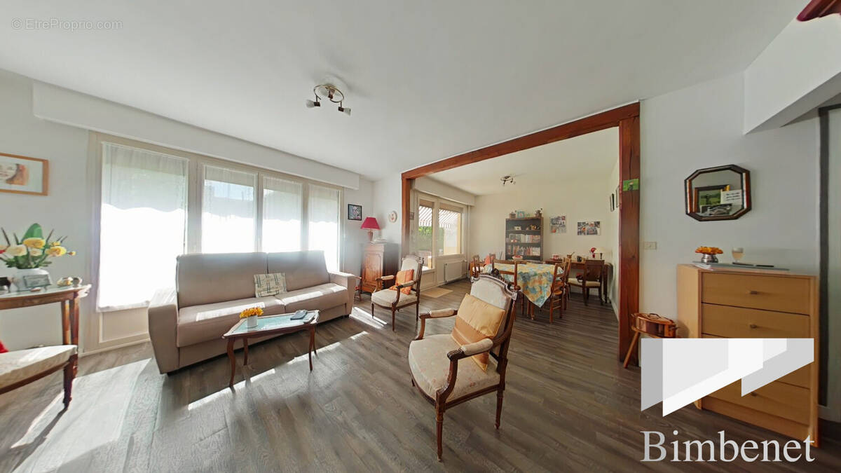 Appartement à LA CHAPELLE-SAINT-MESMIN