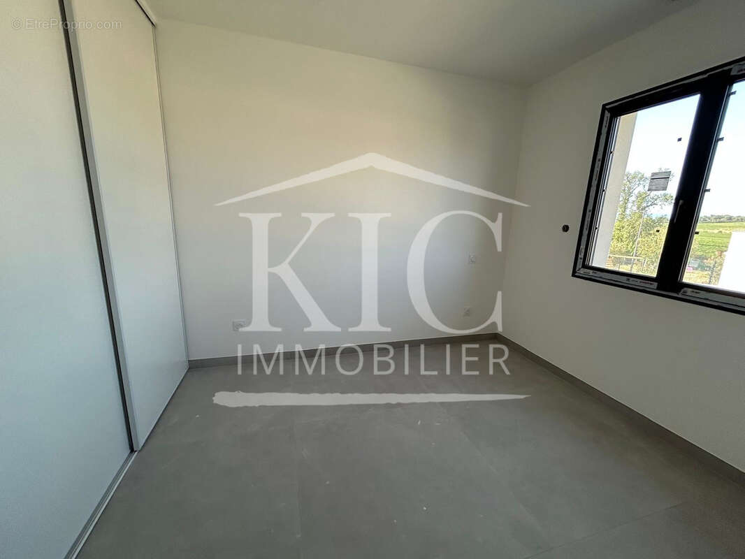 PROCHE CARCASSONNE - Maison neuve PP 3 chambres, piscine, garage - photo 11