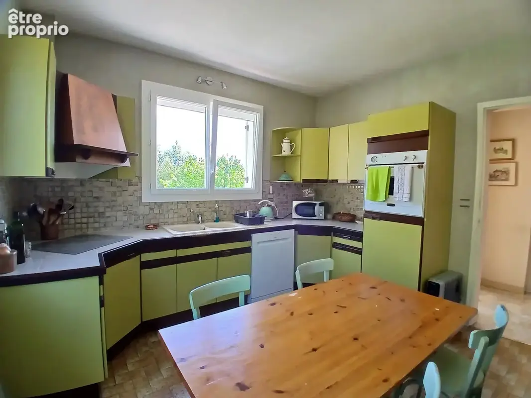 Propriété de 5 chambres située à la lisière du village, offrant de jolies vues. - photo 3