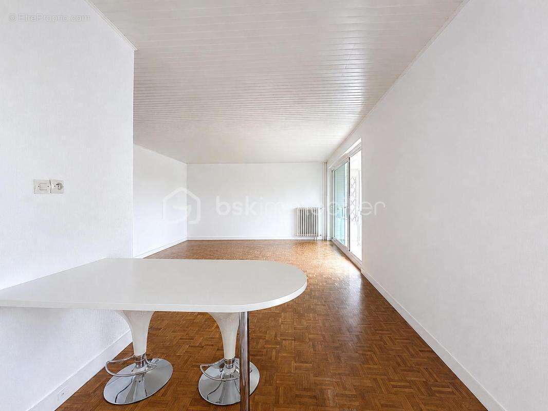 Triel sur Seine  Vue imprenable sur la Seine – Grand 4 pièces avec loggia, parking et fort potentiel - photo 8