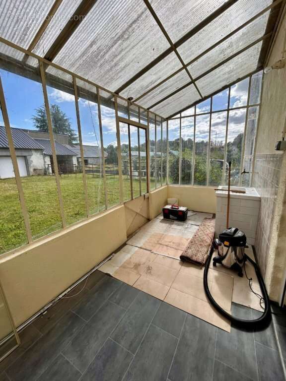 Maison de village toutes commodites - 5 pièces - garages - terrain 916 m2 - photo 2
