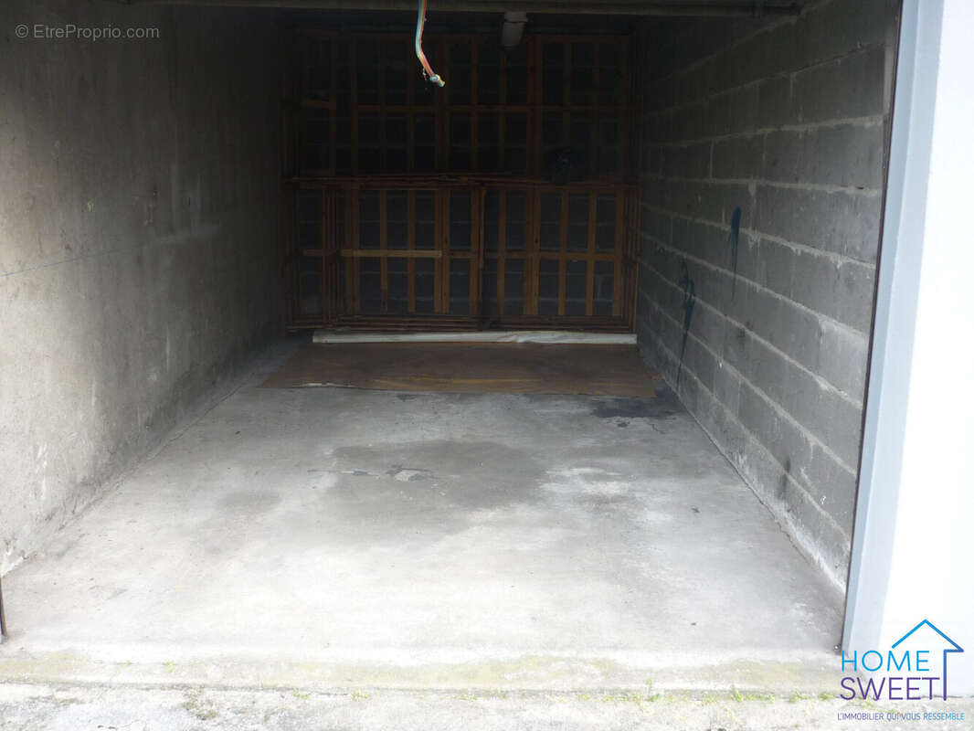 Parking à FLEURY-LES-AUBRAIS