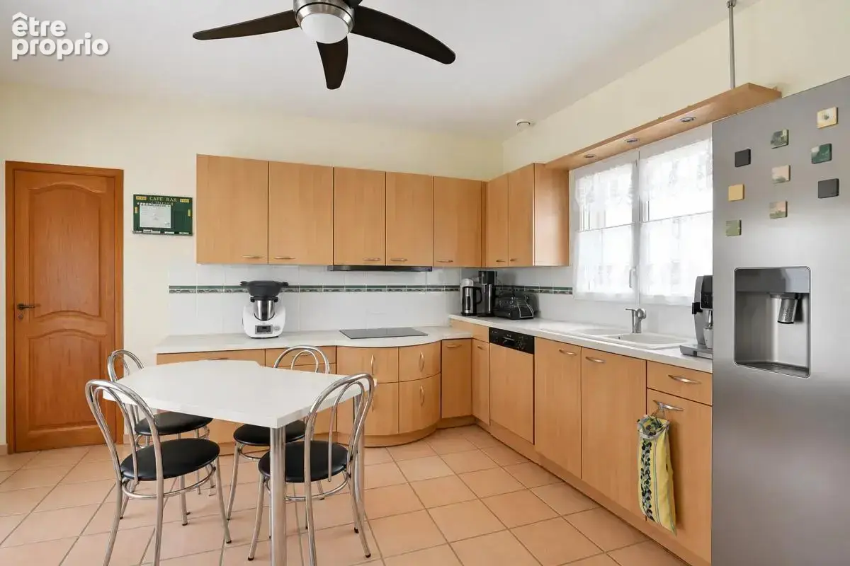 Maison de 6 pièces de 160 m² à Rodilhan - photo 5
