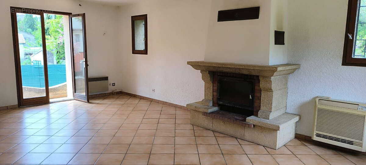 Maison à LA BASTIDE-DES-JOURDANS