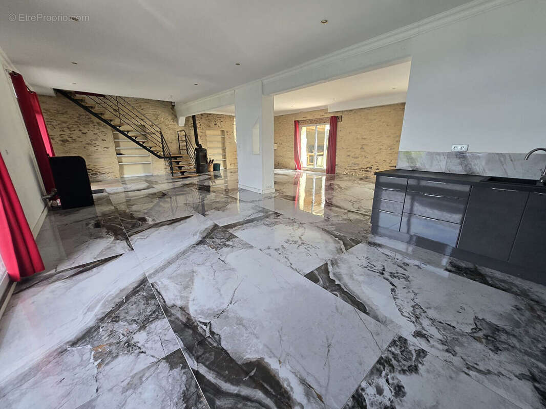 Maison à LE TREVOUX