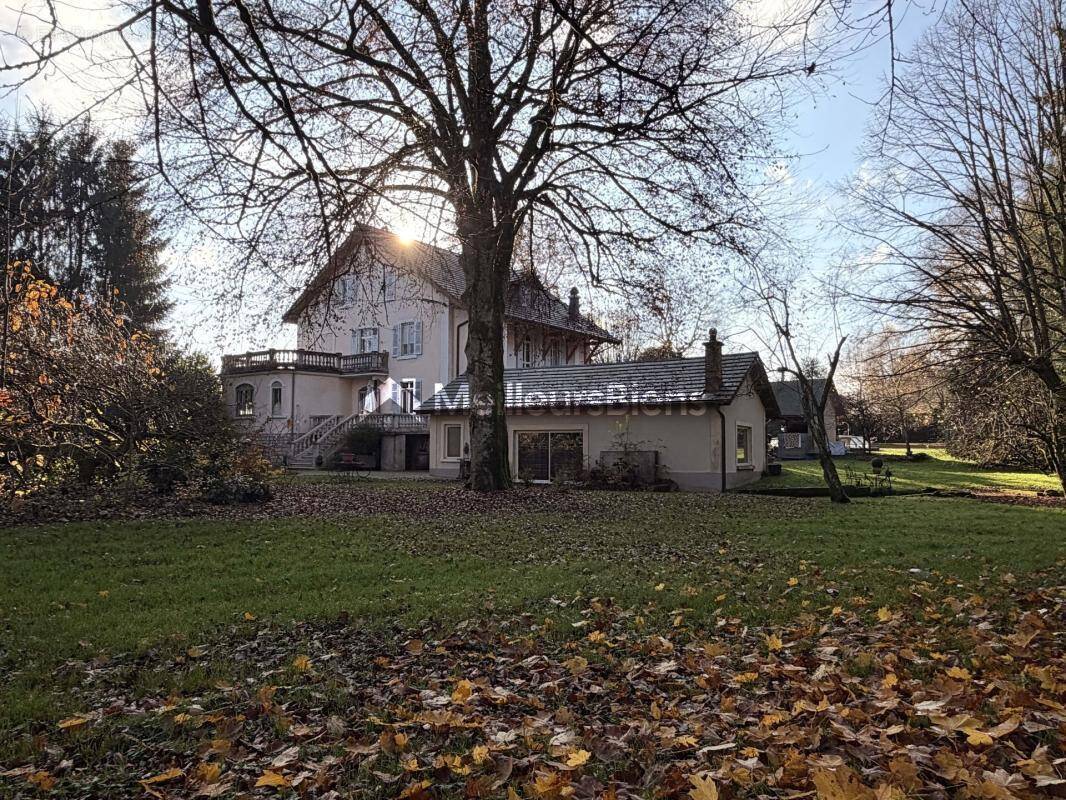 Maison à MONTREUX-CHATEAU