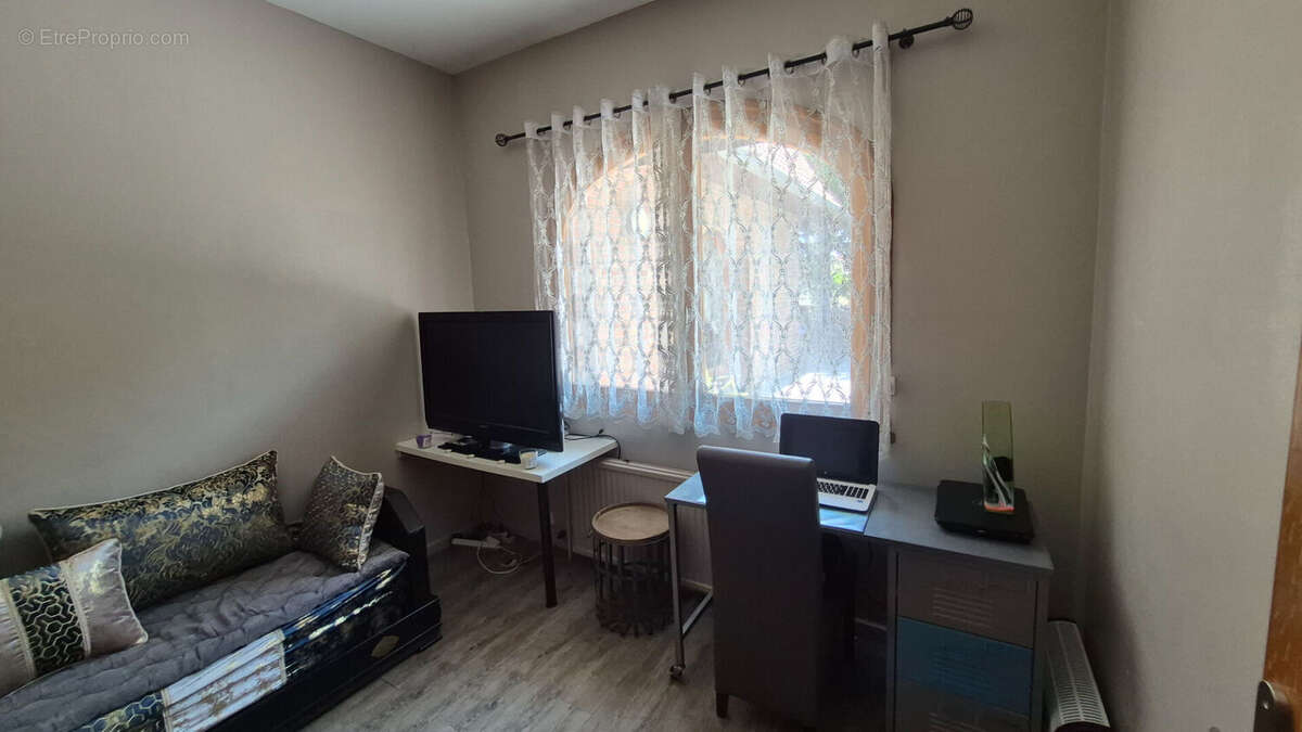 Maison à QUIEVRECHAIN