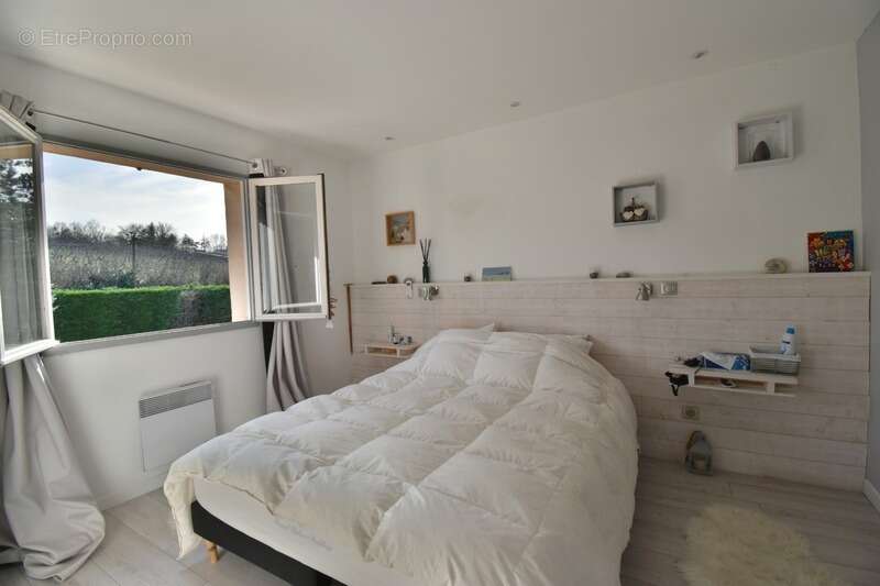 Chasselay village prisé - Maison de 155 m² - Piscine chauffée - photo 7