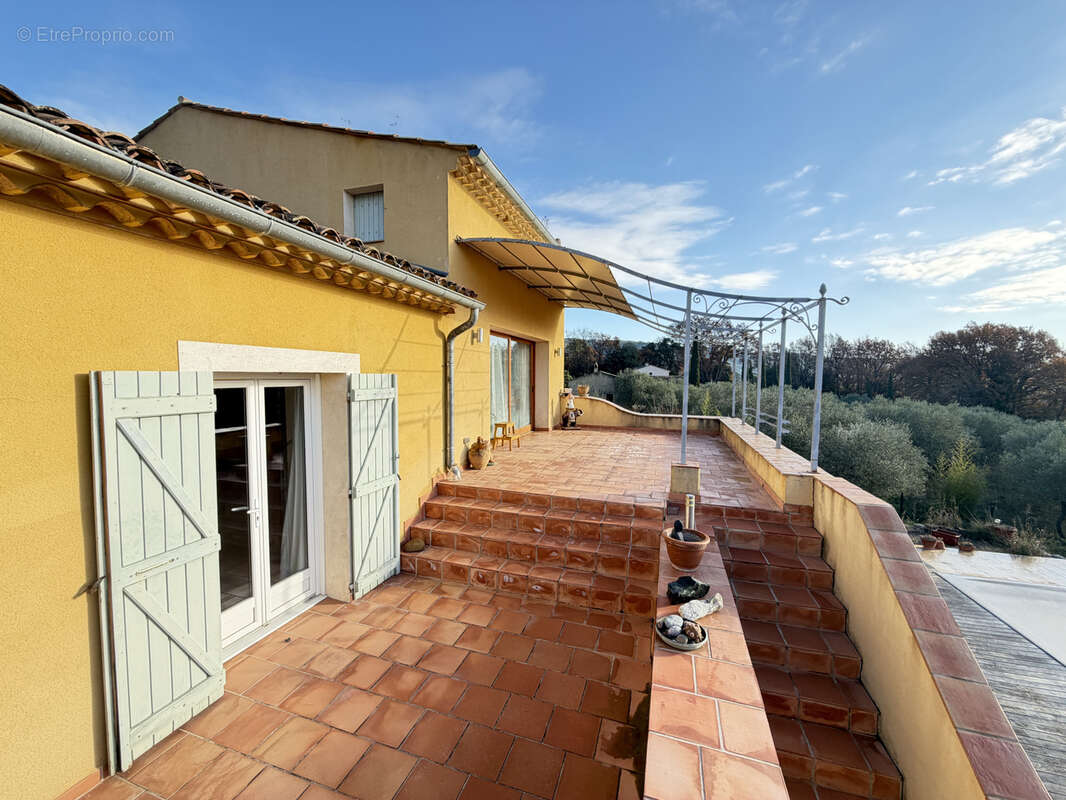Maison à VILLECROZE