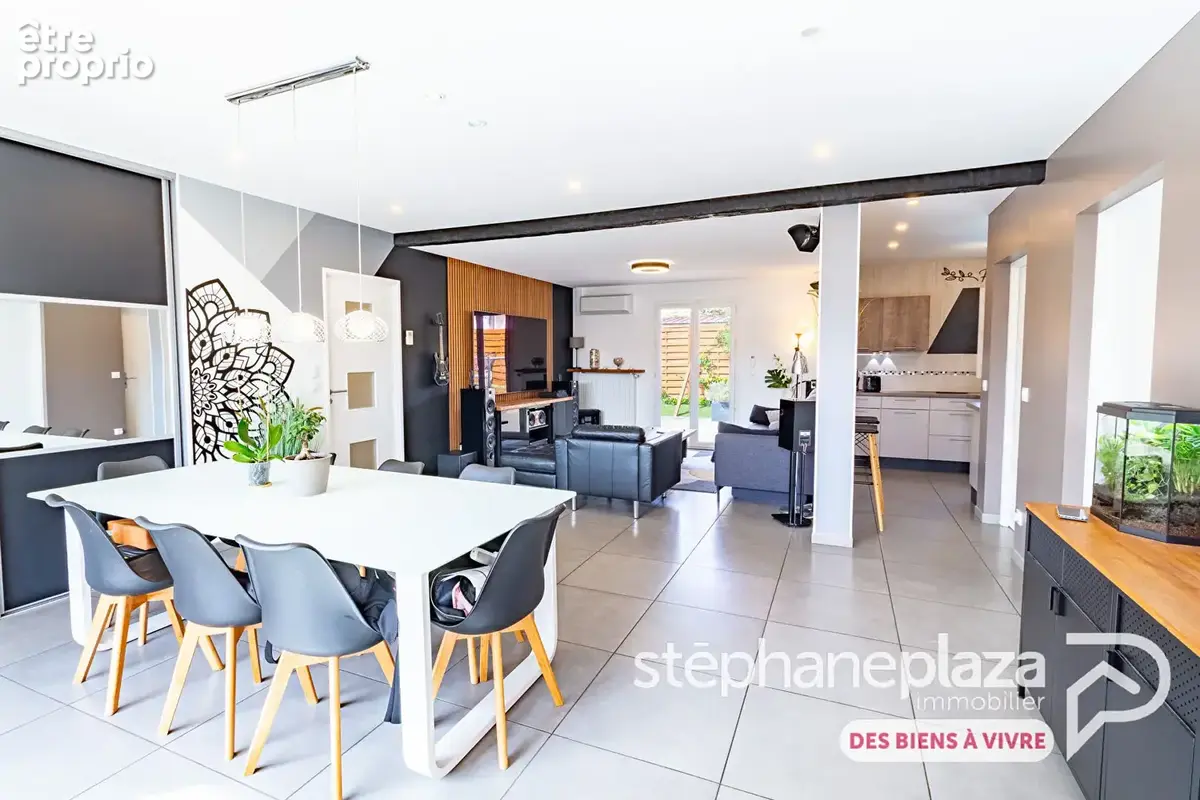 Maison PLAIN-PIED 118.7m² au centre de VILLARS-LES-DOMBES, 4 chambres et terrain aménagé. - photo 9