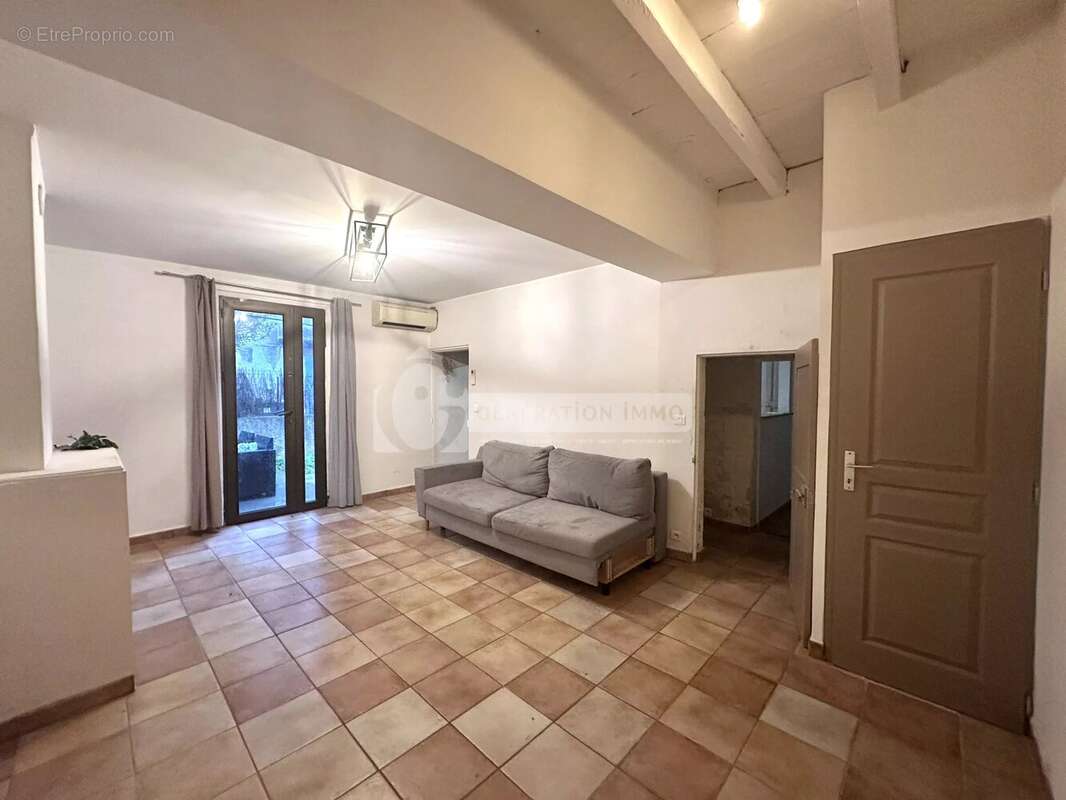 Appartement à FONTVIEILLE