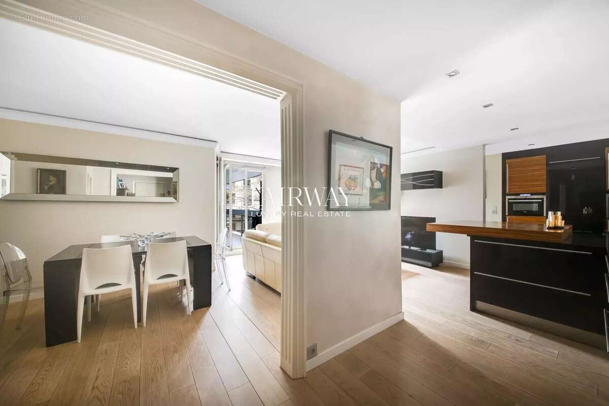 Appartement à PARIS-16E