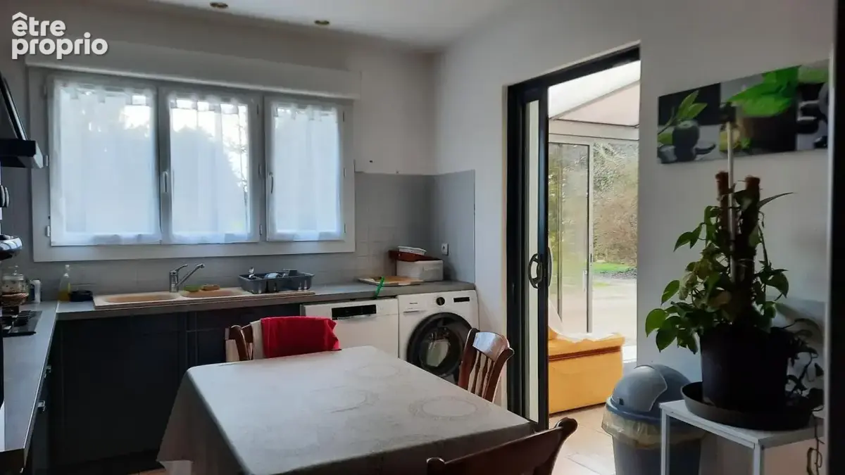 Maison de plain-pied 3 chambres, piscine et grand terrain - photo 3