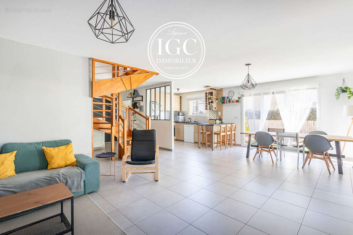 Maison à ENSUES-LA-REDONNE