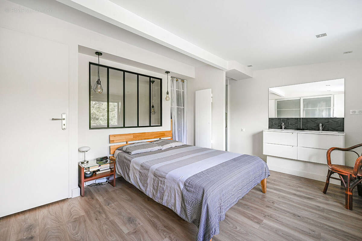 Appartement à PARIS-14E