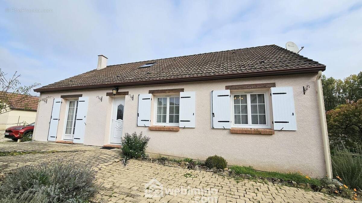 Venez visiter cette maison avec une vie de plain-pied d&#039;une surface de 110 m². - Maison à AULNAY-LA-RIVIERE