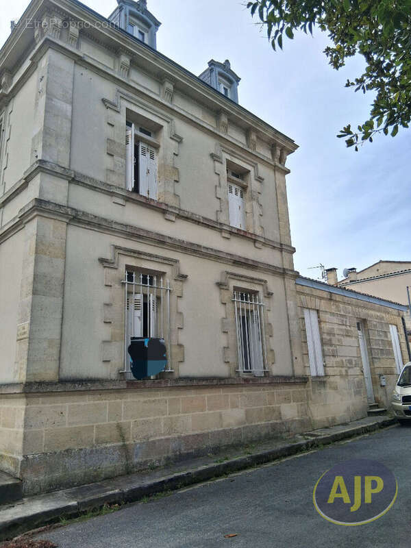 Maison à SAINT-JULIEN-BEYCHEVELLE