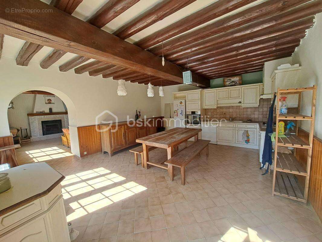 Propriété de Caractère sur 4,3 Hectares – Potentiel Équestre - photo 4