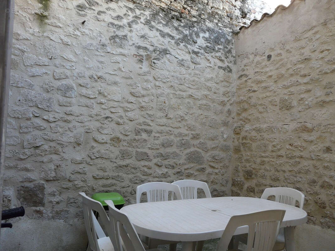 Maison à CASTELNAU-MONTRATIER