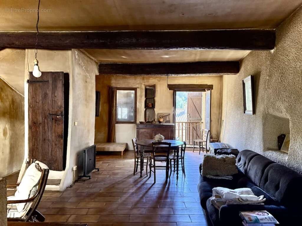 Maison à FEUILLA