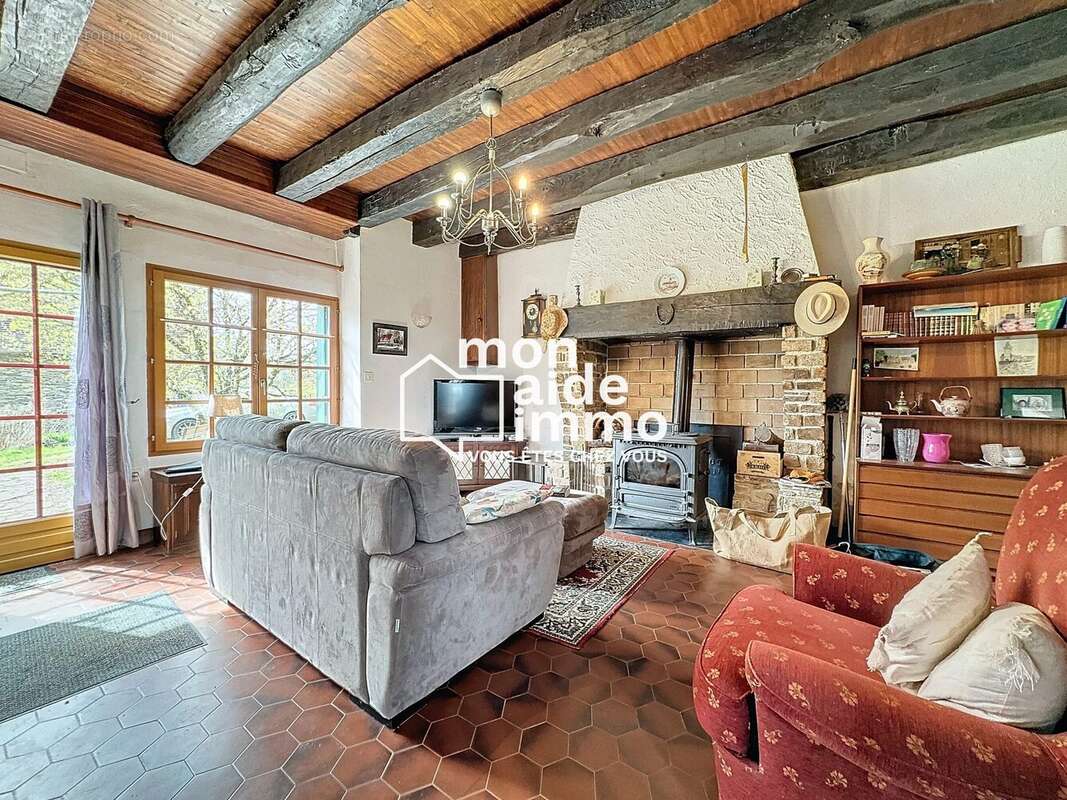 Maison à SAINT-PRIEST-LES-FOUGERES