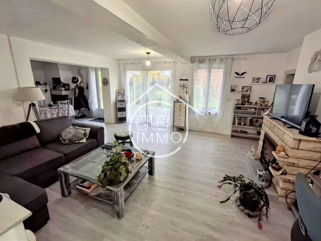 Maison à COURS-DE-PILE