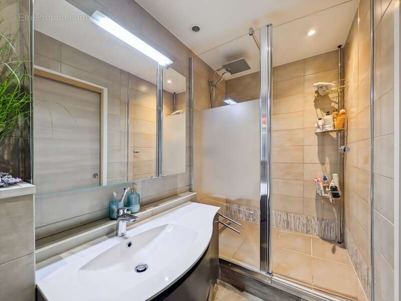 Appartement à CONTAMINE-SUR-ARVE