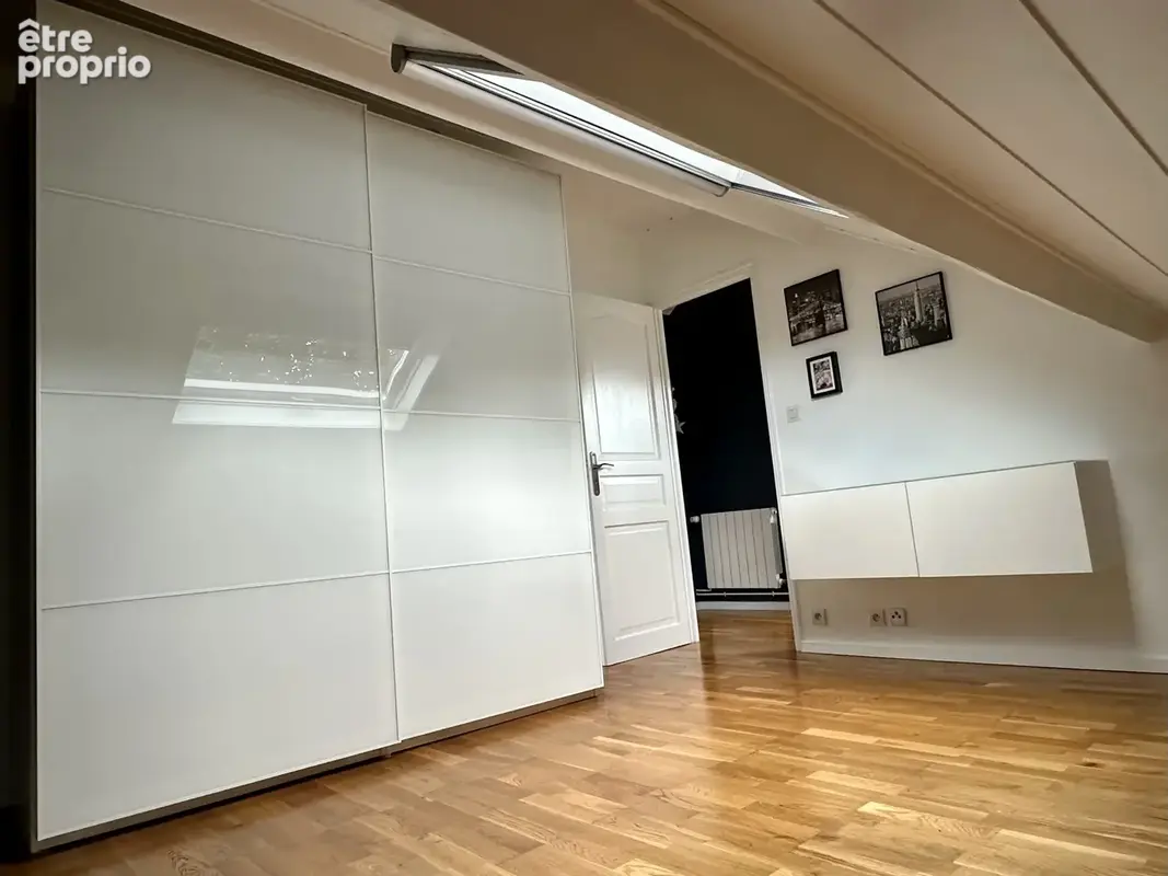 A CORBEHEM, magnifique maison semi individuelle de semi plain pied- 3 chambres- bureau- véranda- cave- garage - photo 12