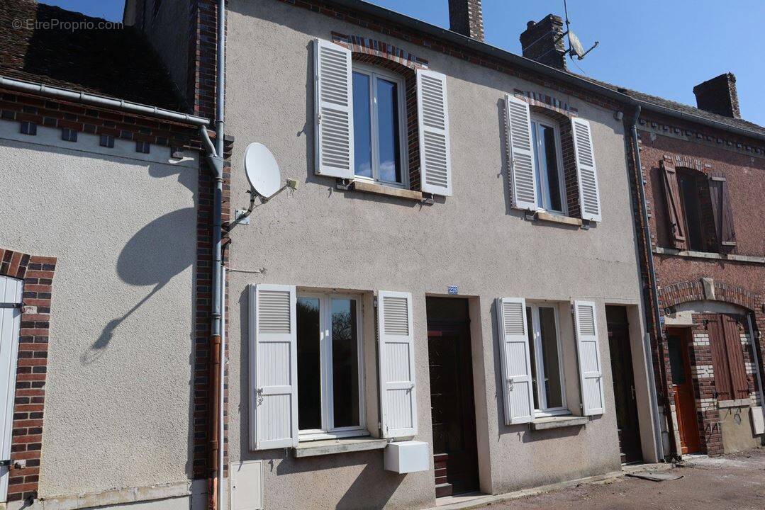 Maison à GY-LES-NONAINS
