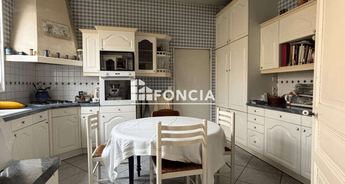 Maison à MONTEREAU-FAULT-YONNE