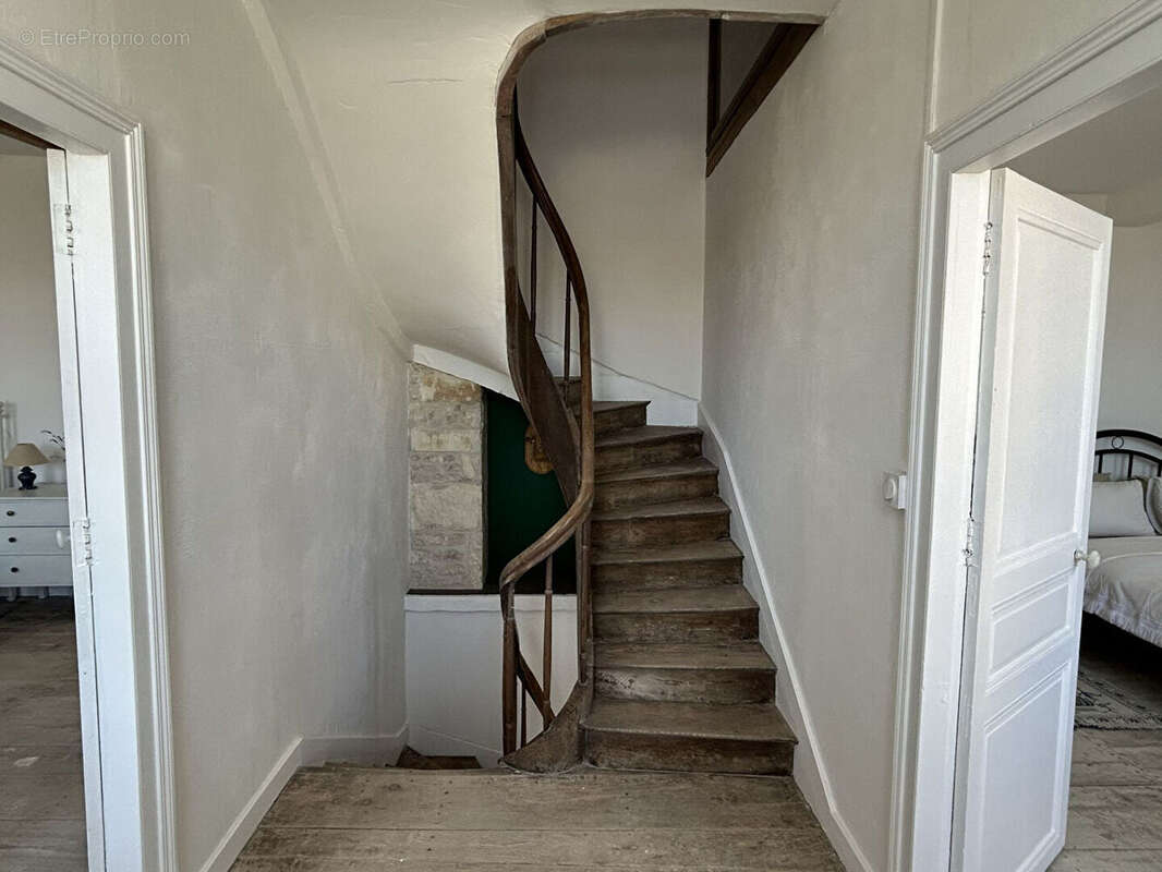 Grande maison de caractère au coeur de Néré avec jardin et dépendance - photo 12