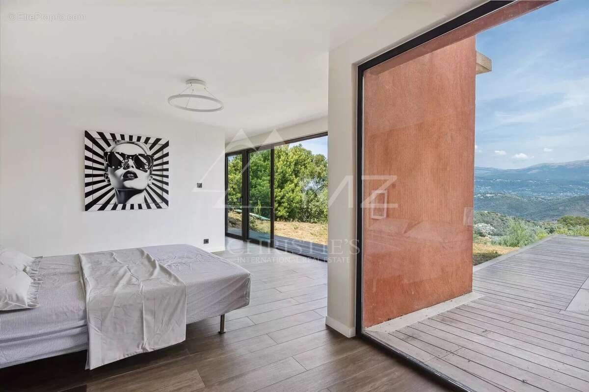 Maison à MANDELIEU-LA-NAPOULE