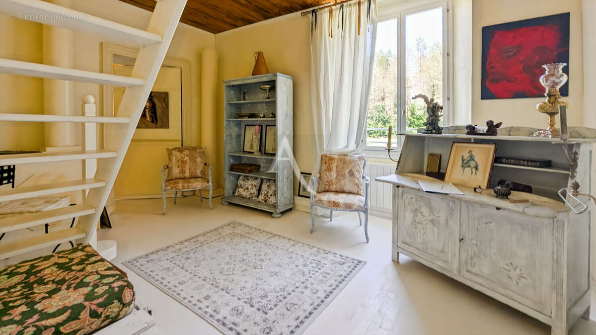 Exceptionnelle propriété de caractère avec gîte et dépendances - photo 12