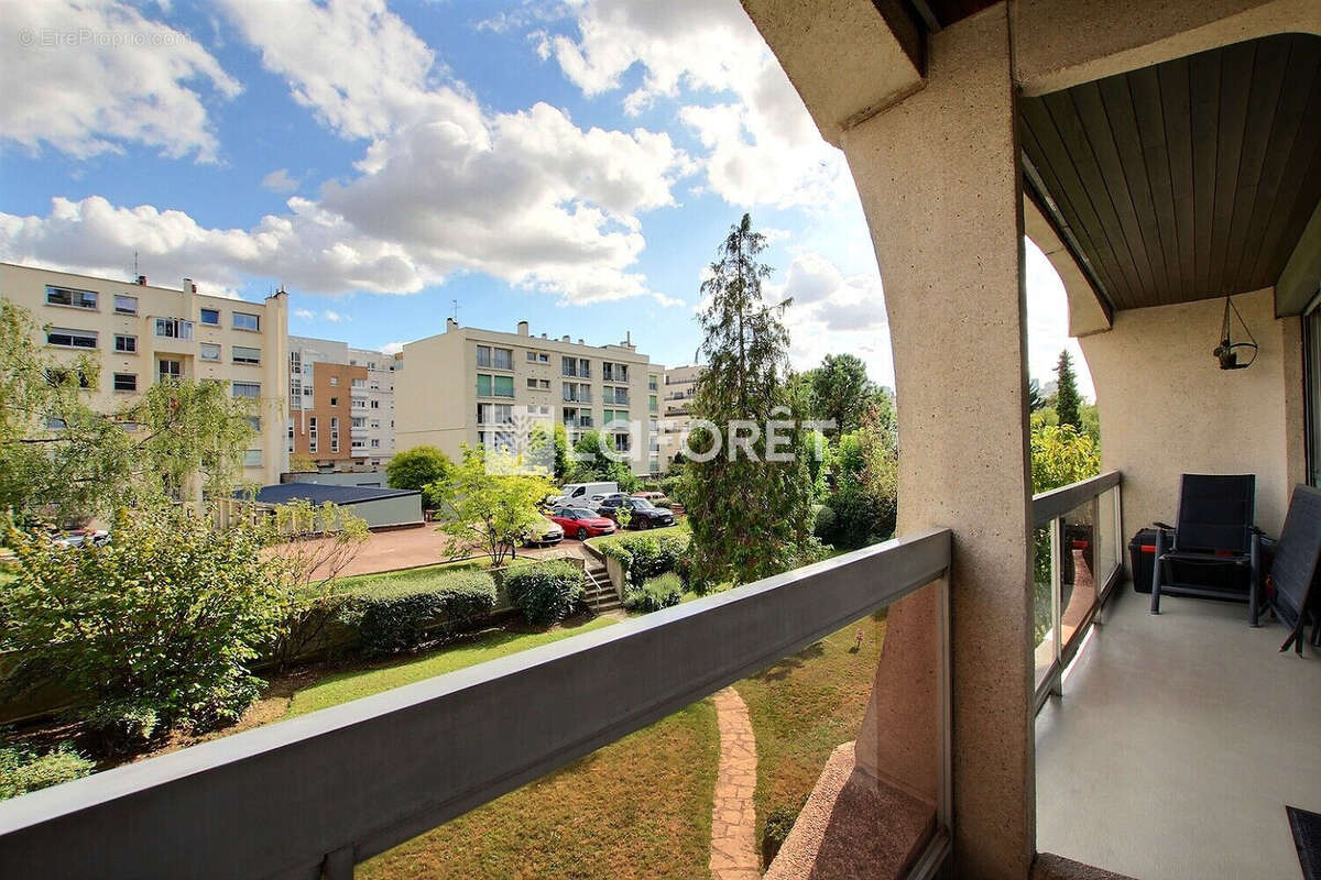 Appartement à COURBEVOIE