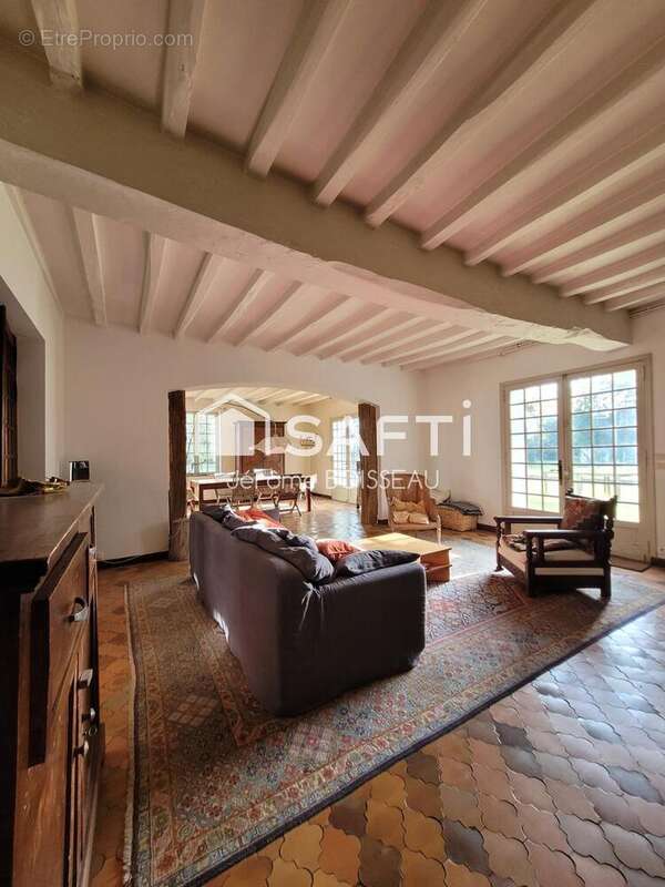 Maison 380 m² à Fauillet  - photo 2
