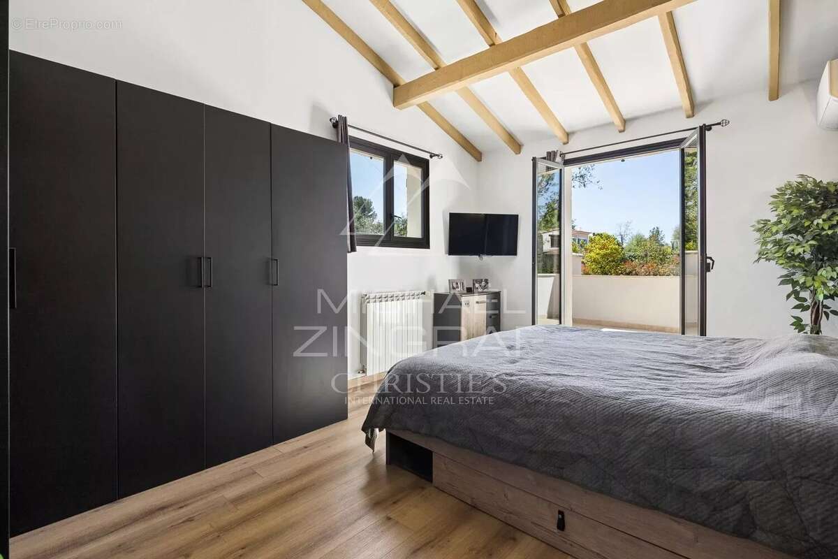 Maison à ROQUEFORT-LES-PINS