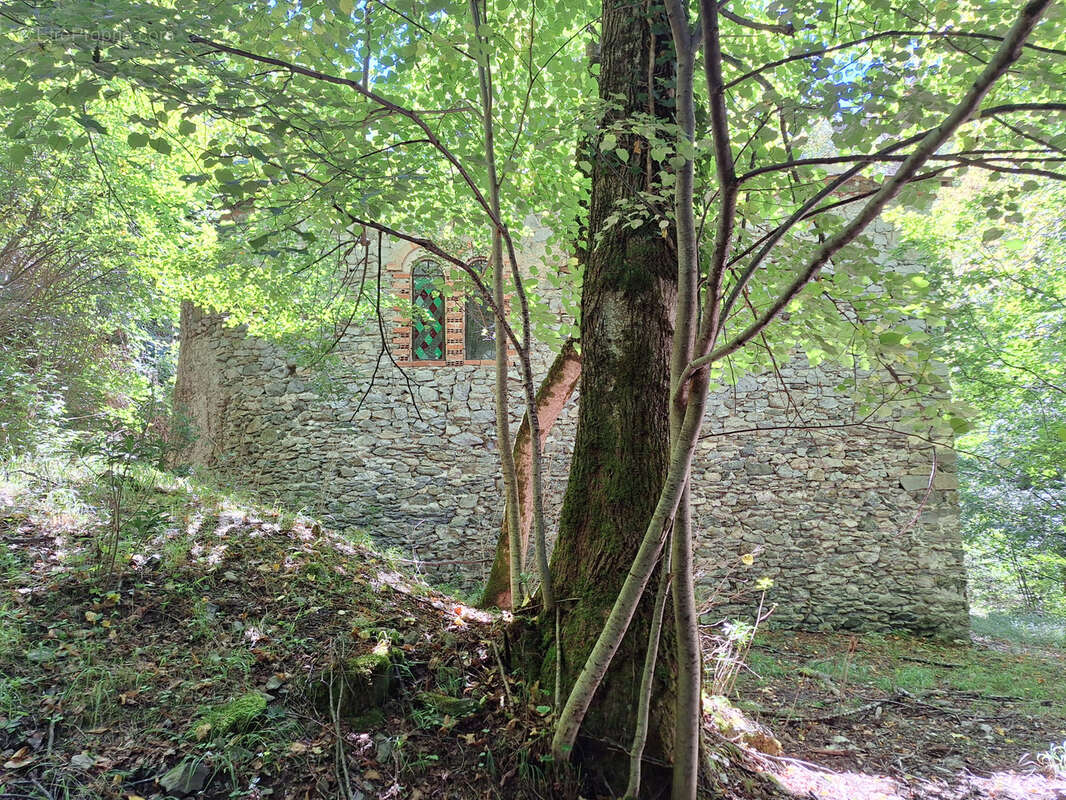 Terrain à ESCOULOUBRE