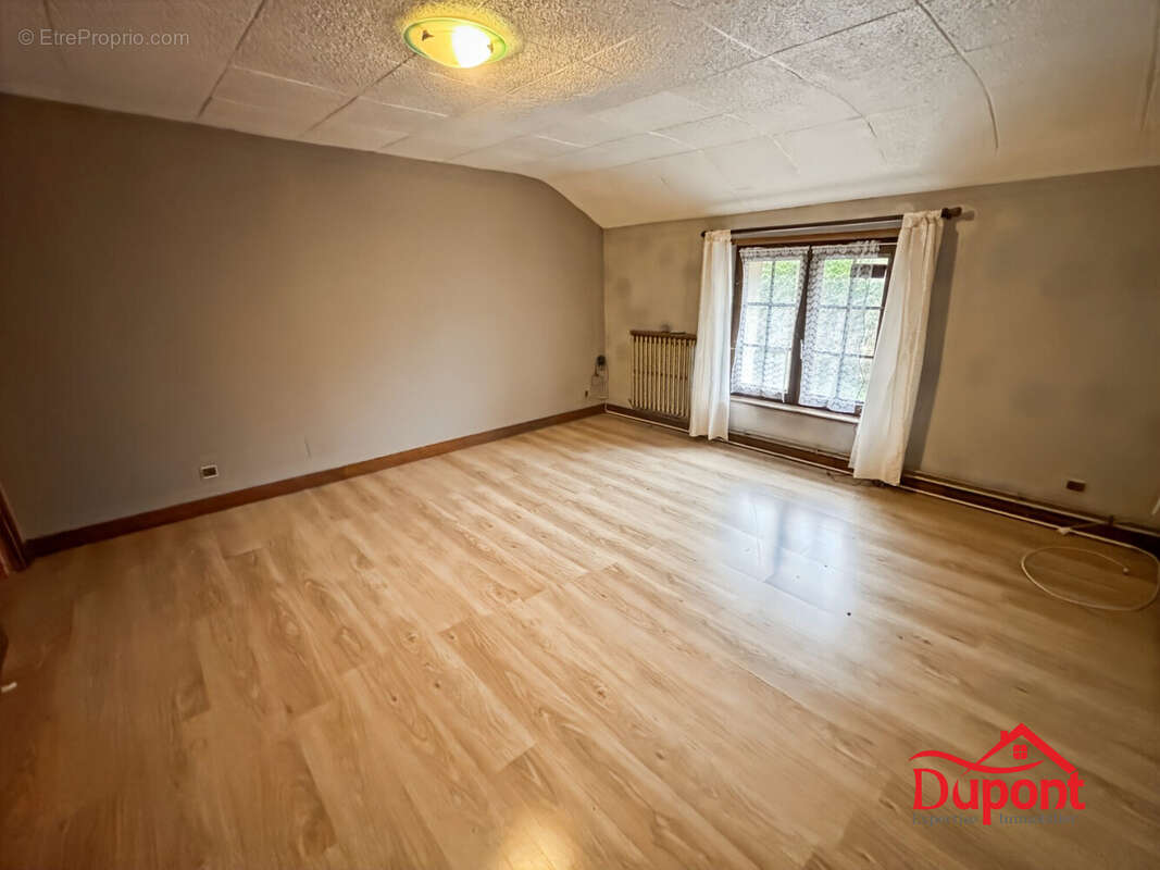 Maison à VAUX-VILLAINE