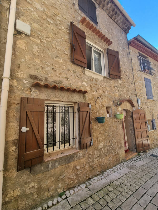 Maison à ARTIGNOSC-SUR-VERDON