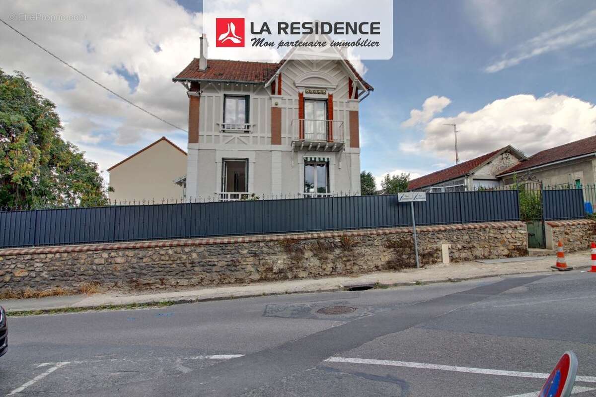 Maison à LES MUREAUX