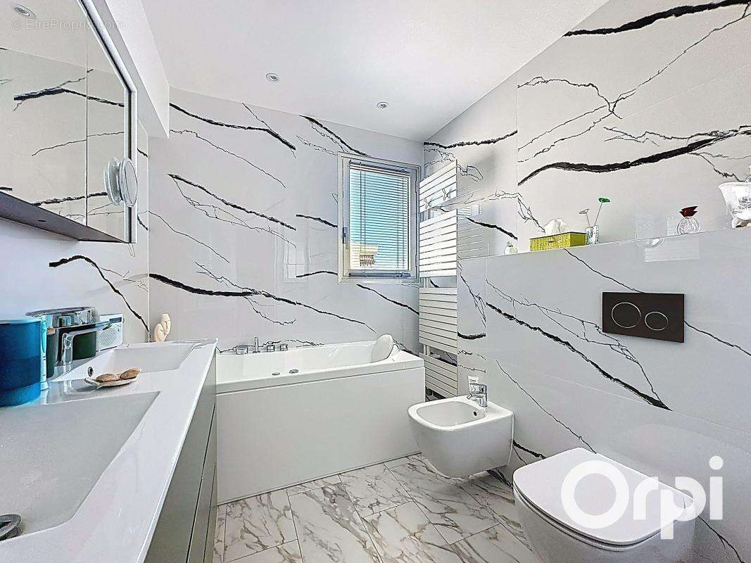 Appartement à VILLENEUVE-LOUBET