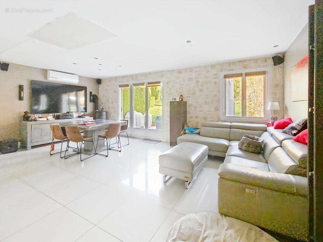 Maison à VILLETHIERRY