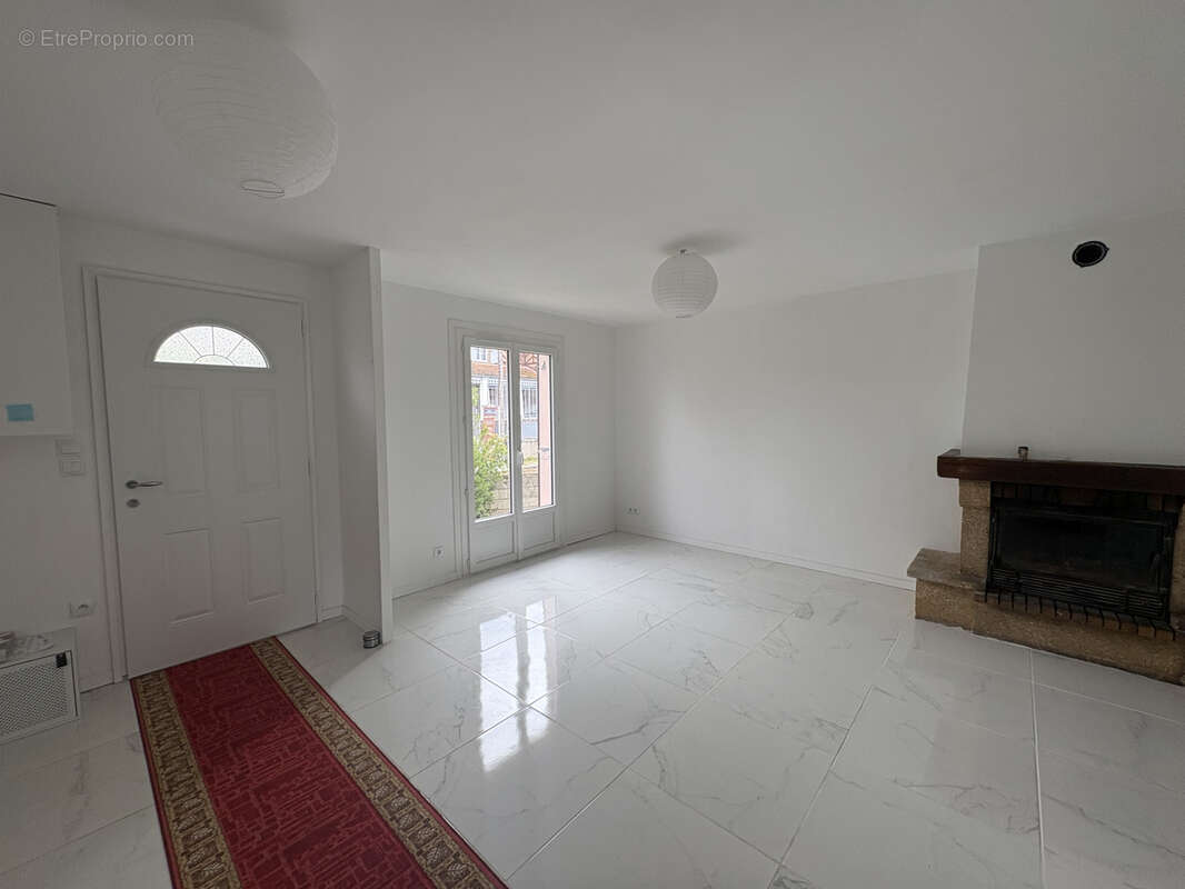 Maison à VILLENEUVE-SUR-YONNE