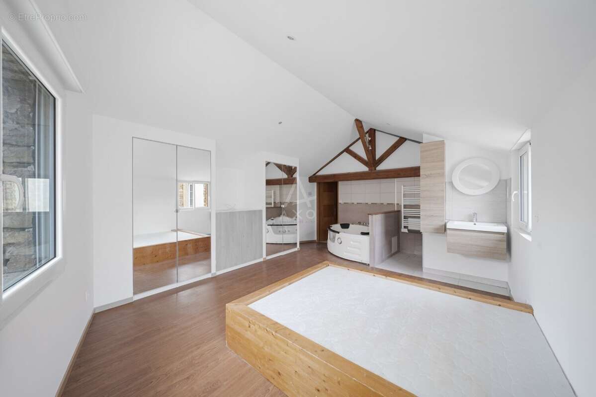 Maison à FLEUREY-SUR-OUCHE