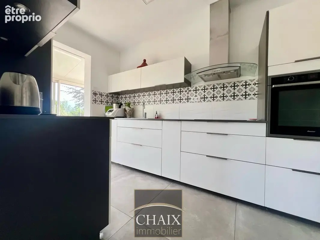 83640 SAINT ZACHARIE - Villa type 6 avce piscine vue collines - photo 11